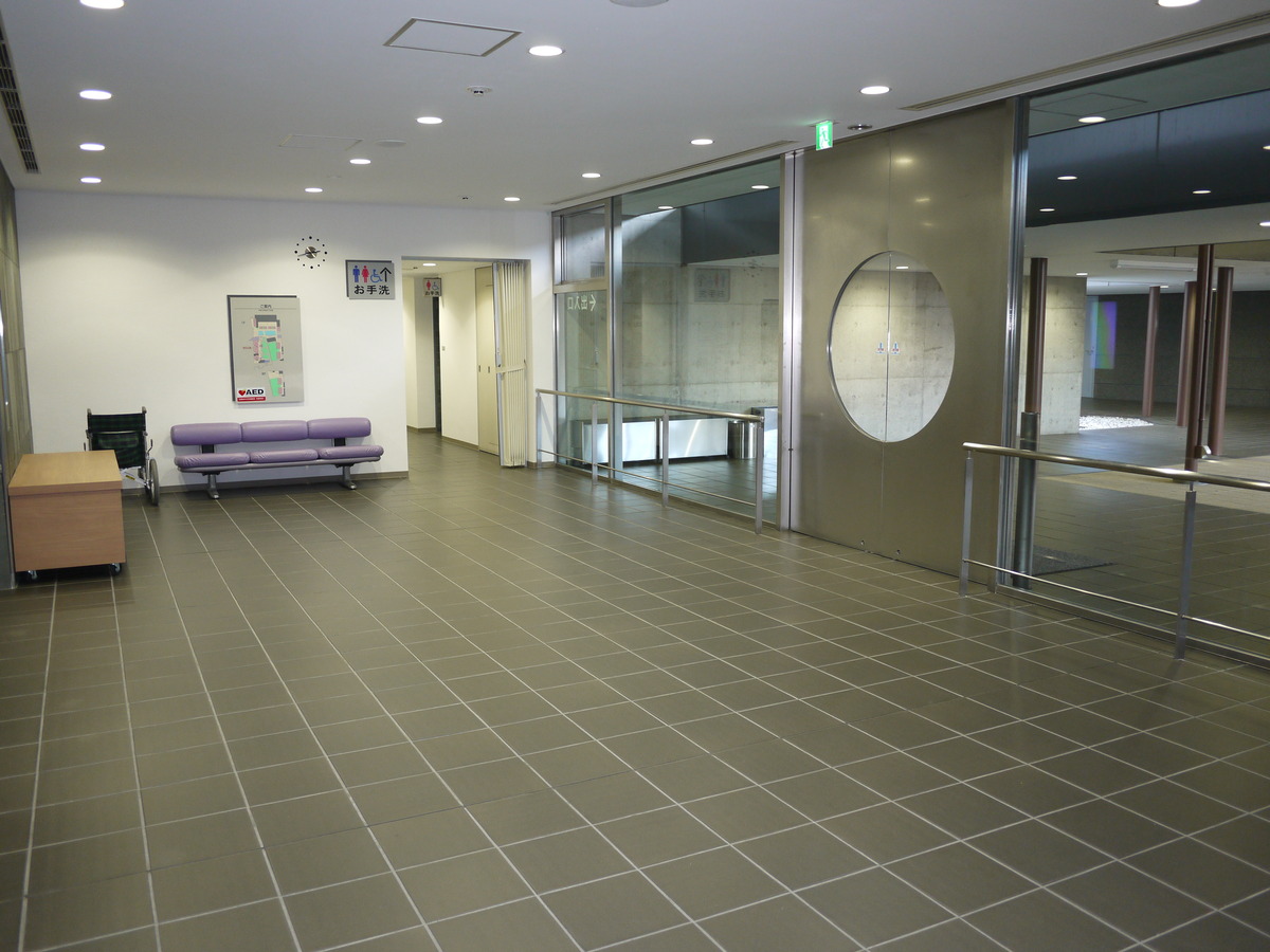 堺市立斎場 エントランス